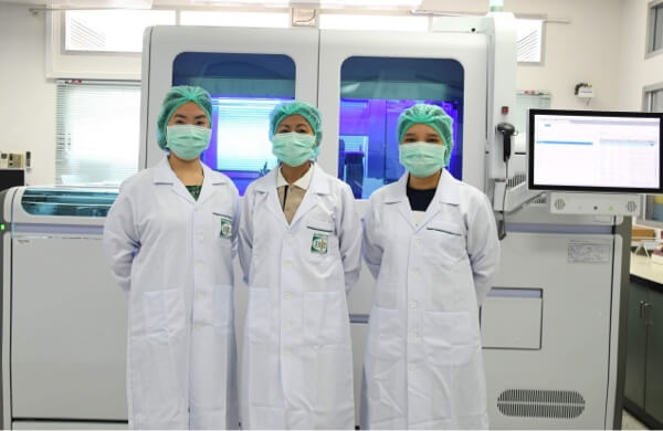 3 medical personnel in lab