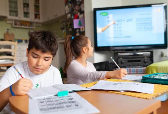 Children are studying